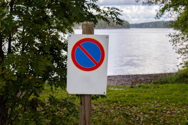 Sonbaharda plajın yanına park edilmez.