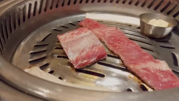 Pieces Meat Grill Korean Barbeque Restaurant Close — Stock Video