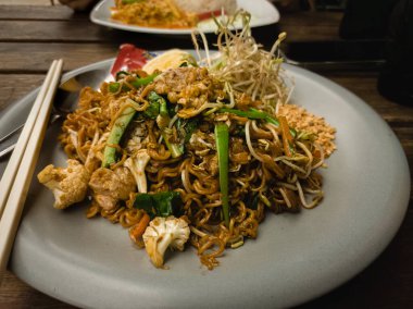 Kuzey Tayland, Pai 'de bir restoranda otantik Pad Thai