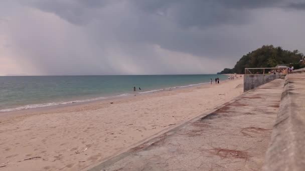 Long Beach Lanta Thailand Children Playing People Spending Time Beach — Vídeo de Stock