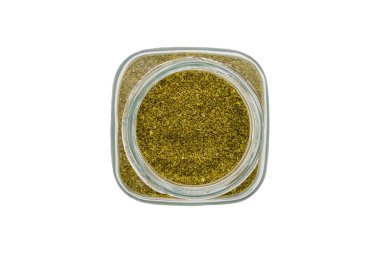 Kereviz tohumları cam bir kavanozda, üst manzara, beyaz arka planda izole.