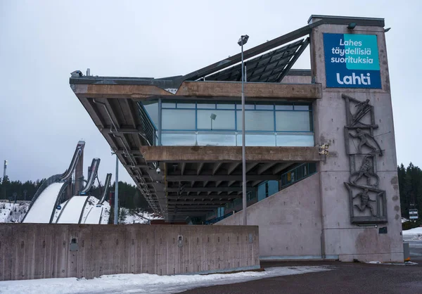 Stade Lahti Hiver Avec Des Tours Saut Ski Arrière Plan — Photo