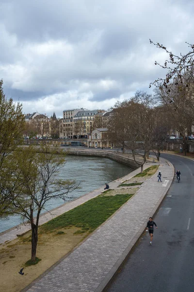 Протікає Вздовж Річки Сена Парижі Франція Люди Бігають Їздять Велосипеді — стокове фото