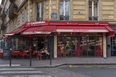 Le Cardinal Saint-Germain, Paris, Fransa 'da ünlü bir restoran. 24 Mart 2023.