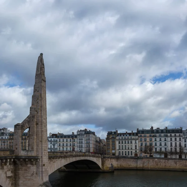 Γέφυρα Pont Tournelle Άγαλμα Του Αγίου Genevieve Στο Παρίσι Γαλλία — Φωτογραφία Αρχείου
