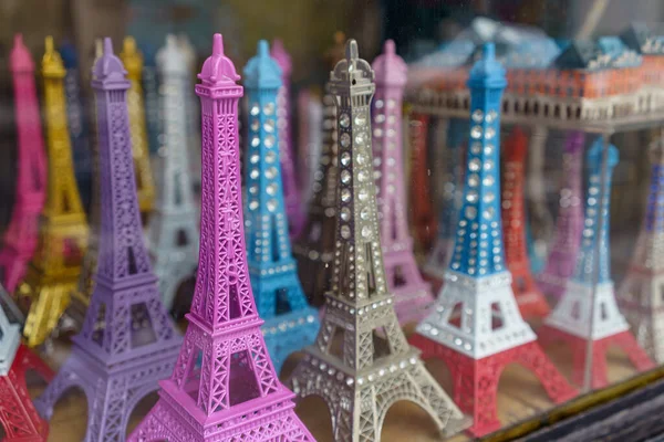 Pamiątki Wieży Eiffla Oknem Sklepu Pamiątkami Paryżu Francja — Zdjęcie stockowe