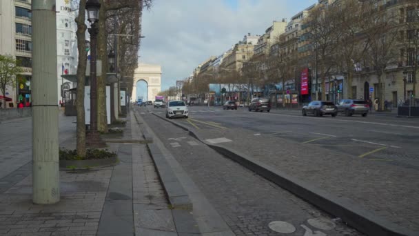 Champs Elysee的清晨交通 法国巴黎 2023年3月25日 — 图库视频影像