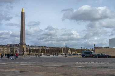 Place de la Concorde ve Luxor Obelisk, Paris, Fransa. 25 Mart 2023.