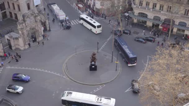Rotonda Con Una Estatua Oso Boulevard Haussmann París Francia Marzo — Vídeos de Stock