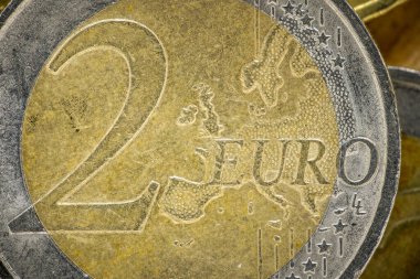 İki euro. Ters taraf, makro yakın çekim