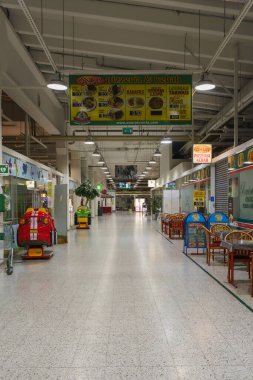 Hameenlinna, Finlandiya 'daki boş alışveriş merkezi Tuulonen. 23 Şubat 2023.