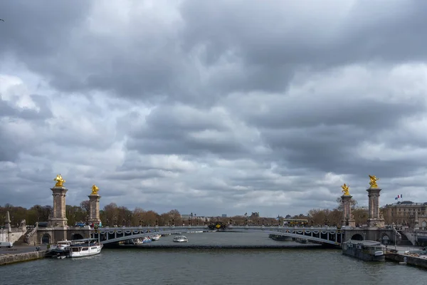 Pont Alexandre Iii Most Pochmurny Wiosenny Dzień Paryżu Francja Marca — Zdjęcie stockowe