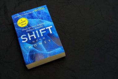 Karanlık yüzeyde Hugh Howey 'nin kayışı. Lahti, Finlandiya. 18 Haziran 2023.