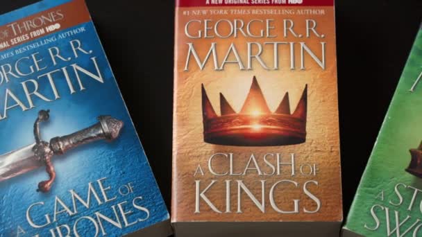 Primeros Cinco Libros Serie Fantasía Canción Hielo Fuego George Martin — Vídeos de Stock