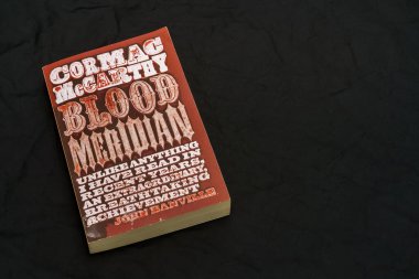 Karanlık yüzeyde Cormac McCarthy 'nin kan meridyeni. Lahti, Finlandiya. 18 Haziran 2023.