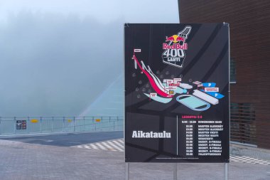 Lahti, Finlandiya. 9 Eylül 2023: Lahti atlama merkezinde sabahın erken saatlerinde Red Bull 400 takvimi.