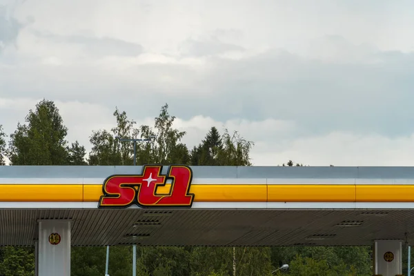 St1 Benzinkút Logó Felhős Égbolttal Lahtiban Finnországban 2023 Július — Stock Fotó