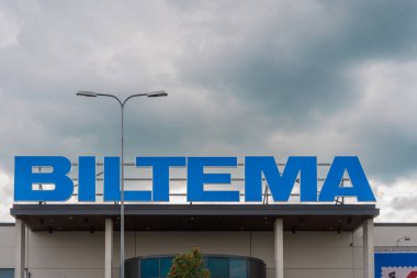 Lahti, Finlandiya 'da Biltema mağazası tabelası kapanıyor. 30 Temmuz 2023.