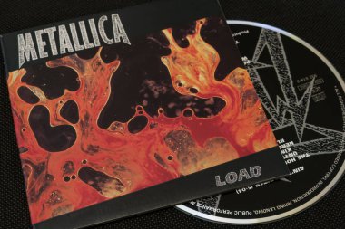 Metallica - Load (1996) stüdyo albümü, CD ve kapak resmi. Lahti, Finlandiya. 10 Ekim 2023.