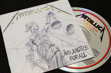 Metallica -... And Justice for All (1988) stüdyo albümü, CD ve kapak resmi. Lahti, Finlandiya. 10 Ekim 2023.