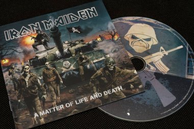 Iron Maiden - A Matter of Life and Death (2006) stüdyo albümü, CD ve kapak resmi. Lahti, Finlandiya. 10 Ekim 2023.