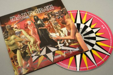 Iron Maiden - Dance of Death (2003) stüdyo albümü, CD ve kapak resmi. Lahti, Finlandiya. 10 Ekim 2023.