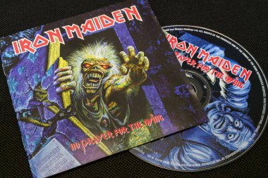 Iron Maiden - No Prayer for the Dying (1990) stüdyo albümü, CD ve kapak resmi. Lahti, Finlandiya. 10 Ekim 2023.