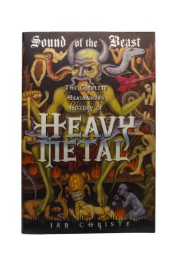 Ian Christe - Canavarın Sesi: Heavy Metal 'in Kafa Sarsan Tarihi. Kitap kapağı, kırpma yolu ile beyaz arka planda izole. Lahti, Finlandiya. 17 Aralık 2023.