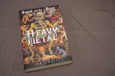 Ian Christe - Canavarın Sesi: Heavy Metal 'in Kafa Sarsan Tarihi. Kitap kapağı, kapat. Lahti, Finlandiya. 17 Aralık 2023.