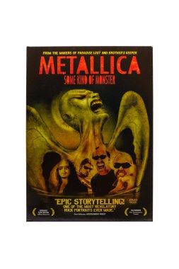 Metallica, bir çeşit canavar DVD kapağı. Kırpma yolu ile beyaz arkaplanda izole edilmiş. Lahti, Finlandiya. 17 Aralık 2023.
