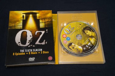 OZ TV Show, altıncı sezon karanlık yüzey DVD 'si. Lahti, Finlandiya. 30 Aralık 2023.