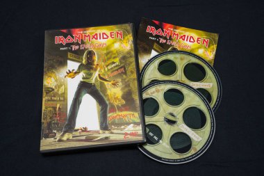 Iron Maiden - Iron Maiden 'ın tarihi. Bölüm 1: The Early Days 'in karanlık yüzey DVD' si. Lahti, Finlandiya. 30 Aralık 2023.