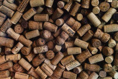 Madrid, İspanya. 12 Şubat 2024 - Şarap Mantarı Yığını, kapatın.