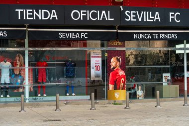 Sevilla, İspanya. 8 Şubat 2024 - Estadio Ramon Sanchez Pizjuan 'da resmi Sevilla FC mağazası