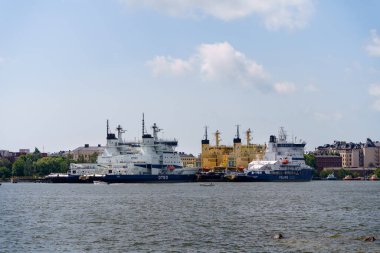 Helsinki, Finlandiya. 29 Haziran 2024 - Otso ve Polaris yaz boyunca Katadanokka 'ya demirledi.