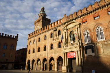 Bolonya, İtalya. 6 Ekim 2024 - Tarihi Palazzo d 'Accursio