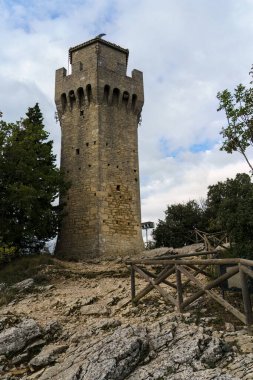 Tarihi taş kule Montale, San Marino 'ya yakın.