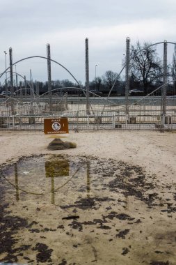 Varşova, Polonya. 26 Ocak 2025 - Kışın Boş Multimedya Çeşme Parkı 