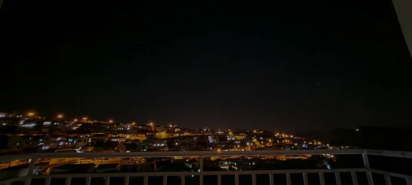 Widok Nocny Balkonu Apartamentu Brazylii Widok Oświetlone Domy — Zdjęcie stockowe