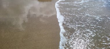 Brezilya 'nın kuzey kıyısındaki ubatuba itamambuca plajındaki deniz dalgalarının görüntüsü.