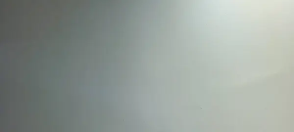 Minimalist yapıya sahip güçlü koyu arkaplan