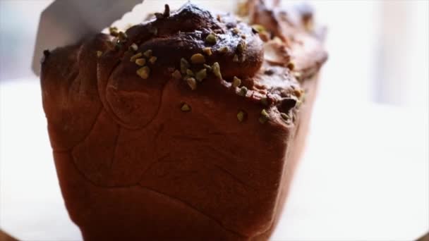 Cutting Loaf Nut Bread Knife — Vídeos de Stock