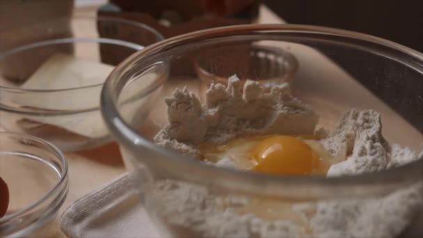 Woman Hand Cracking Adding Egg Bowl Containing Flour — Vídeos de Stock