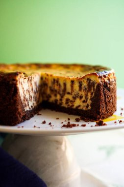 Greek yogurt cheesecake with chocolate chips