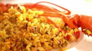 Paella con bogavante ( Paella with lobster)