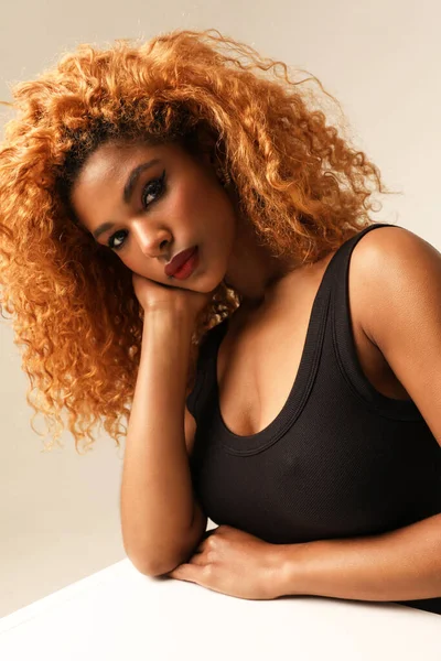 Beautiful Curly Hair Young African American Woman Afro Hairstyle Vertical — Stock Photo, Image
