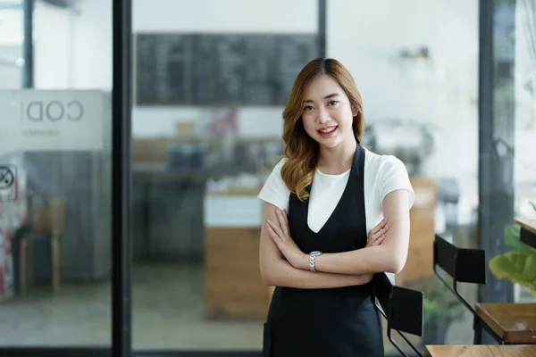 Het Starten Openen Van Een Klein Bedrijf Een Jonge Aziatische — Stockfoto