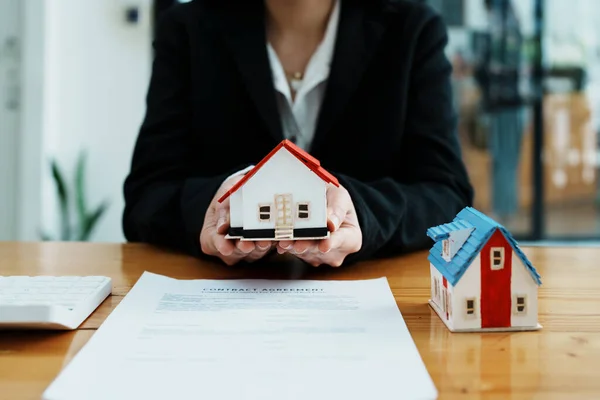 Garantie Hypothèque Accord Contrat Signature Agent Immobilier Livre Maison Client — Photo