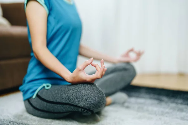 Stress Verlichting Spierontspanning Ademhalingsoefeningen Oefening Meditatie Portret Van Jonge Aziatische — Stockfoto