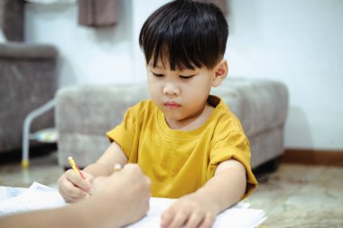 Ödev eğitimi anne çocukları oğul çocukluk eğitimi